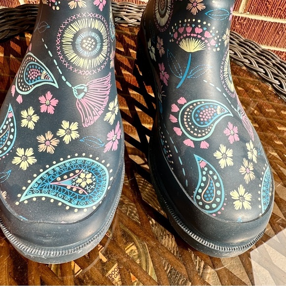 WESTERN Chief Rubber Mud Barn Rubber Boots Size 7 “Fantastic Paisley Mid-Navy” - Picture 3 of 12